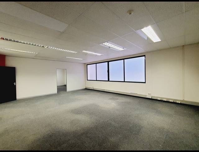 686.90M² OFFICE TO LET IN HALFWAY HOUSE